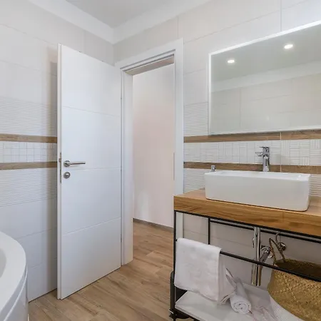 Terra Magica Heated Pool Sauna And Jacuzzi * Rapavel