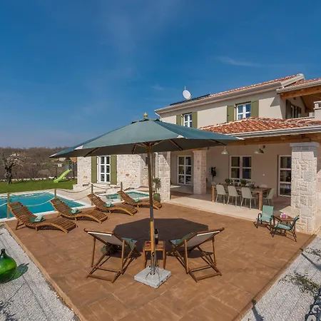Villa Terra Magica Heated Pool Sauna And Jacuzzi