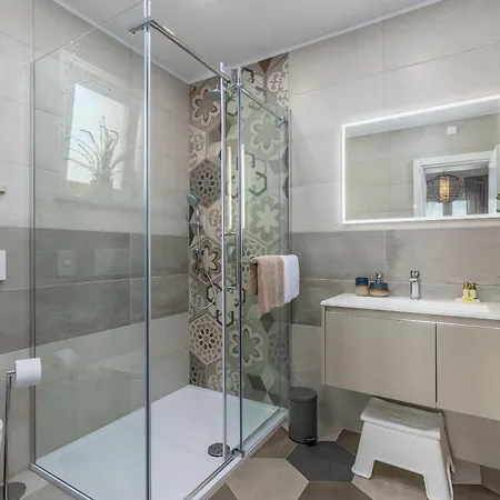 Terra Magica Heated Pool Sauna And Jacuzzi * Rapavel