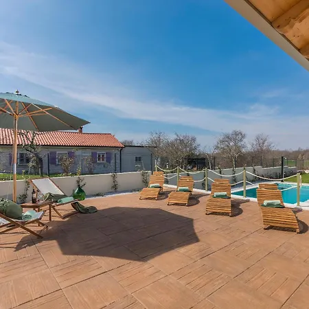 Villa Terra Magica Heated Pool Sauna And Jacuzzi Rapavel