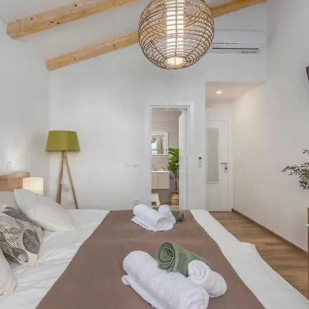 Villa Terra Magica Heated Pool Sauna And Jacuzzi Rapavel