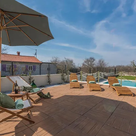 Villa Terra Magica Heated Pool Sauna And Jacuzzi Rapavel
