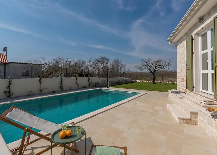 Terra Magica Heated Pool Sauna And Jacuzzi فيلة