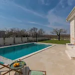 Terra Magica Heated Pool Sauna And Jacuzzi Vila