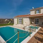 Terra Magica Heated Pool Sauna And Jacuzzi Vila