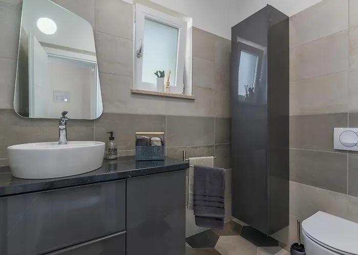 Terra Magica Heated Pool Sauna And Jacuzzi * Rapavel