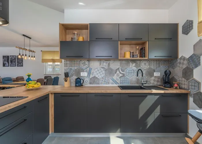 Terra Magica Heated Pool Sauna And Jacuzzi Vila *