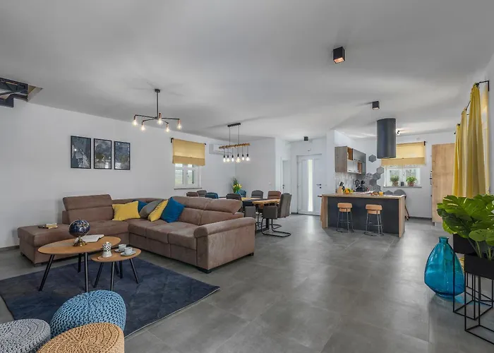 Terra Magica Heated Pool Sauna And Jacuzzi * Rapavel