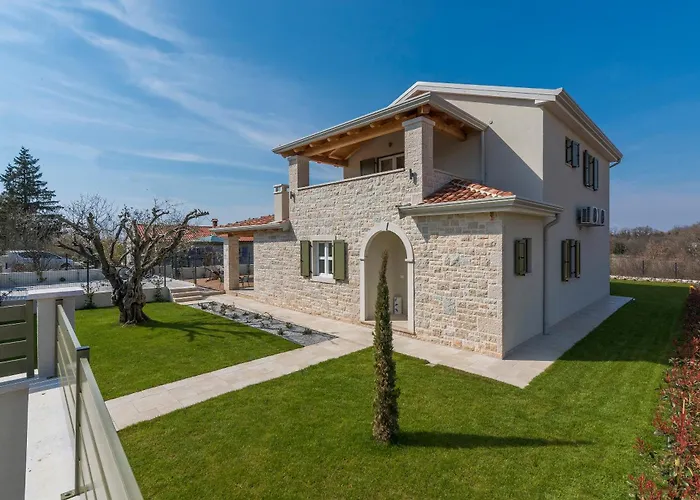 Terra Magica Heated Pool Sauna And Jacuzzi *