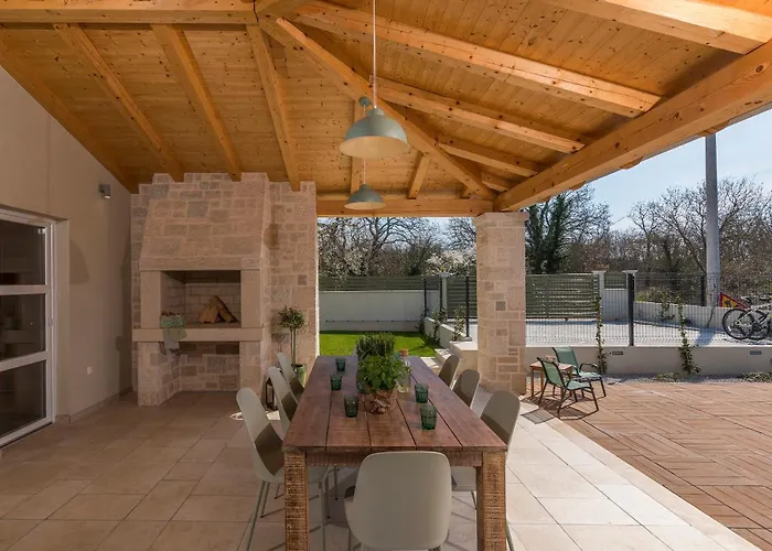 Terra Magica Heated Pool Sauna And Jacuzzi Vila