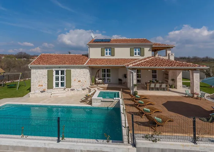 Terra Magica Heated Pool Sauna And Jacuzzi Vila