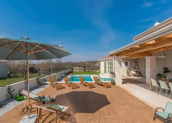 Vila Terra Magica Heated Pool Sauna And Jacuzzi Rapavel