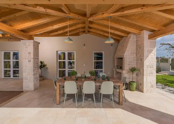 Vila Terra Magica Heated Pool Sauna And Jacuzzi Rapavel