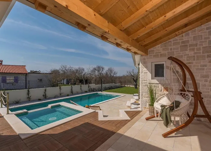 Terra Magica Heated Pool Sauna And Jacuzzi *